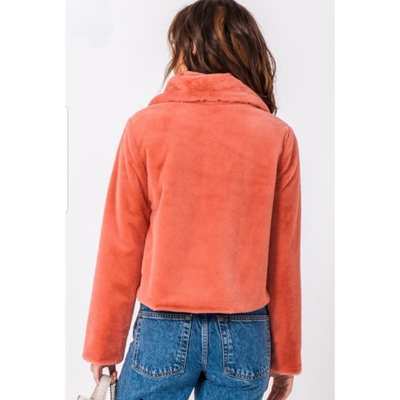 NWT Oversized Lapel Orange Faux Fur Coat - Picture 3 of 3
